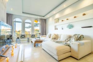 MARBELLA BANUS SUITES - Sun Kis s Beside Golf Apartment