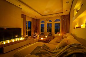 MARBELLA BANUS SUITES - Sun Kis s Beside Golf Apartment