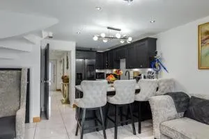 Luxurious 4 Bedroom House - Hale