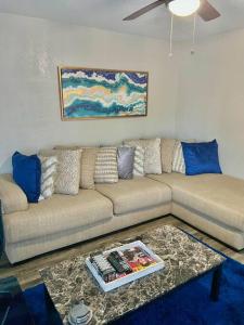 Lovely 2-bedroom condo next to AT&T Stadium