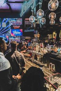 Lovely 2-bedroom condo next to AT&T Stadium