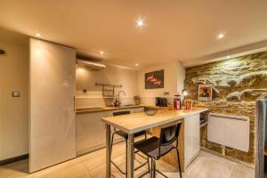 Movie Room Immersion unique et atmosphère cosy assurée - wifi inclus