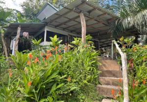 Beachfront tiny Bungalow