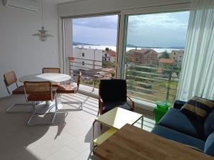 Seaside Serenity - Elegant Apartment with Stunning Sea Views