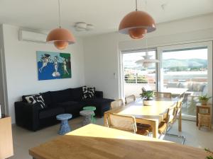 Seaside Serenity - Elegant Apartment with Stunning Sea Views