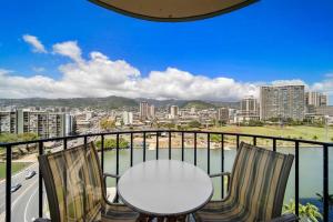 Waikiki Ocean Fantasy, Free Parking, Beach Supplies
