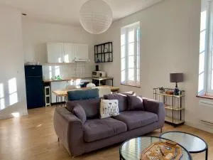 Charmant T2 de 48m2 à 300m du centre ville - 莱齐尼昂科尔比埃