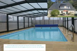 Villas Maison 10p avec piscine, chauffee et partagee avec 1 autre gite, horaires privatifs pour chaque gite - Reservation sur https auxportesdetretat fr : photos des chambres