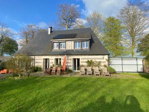 Villas Maison 10p avec piscine, chauffee et partagee avec 1 autre gite, horaires privatifs pour chaque gite - Reservation sur https auxportesdetretat fr : photos des chambres