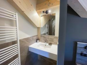 Maisons de vacances Les Gites de La Miellerie des Combes 5 etoiles : photos des chambres
