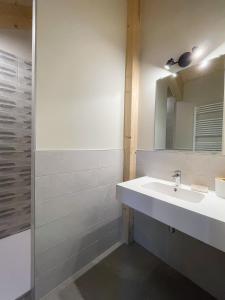 Maisons de vacances Les Gites de La Miellerie des Combes 5 etoiles : photos des chambres