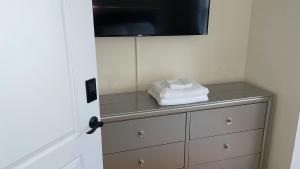 OoohLaLa! 2 Beds and 2 Full Baths wFree Parking