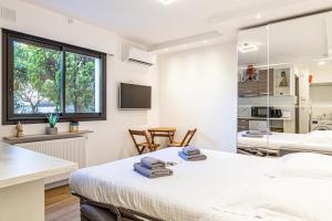 4 BARON - Spacieux studio rénové quartier des Anglais