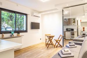 4 BARON - Spacieux studio rénové quartier des Anglais