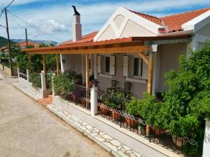 Kalliopis Home