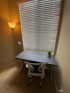 CHIC & Cozy 1bd1ba in MDR w poolgymparking