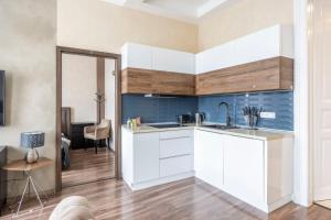 Luxurious Elizabeth St Residence with Sauna