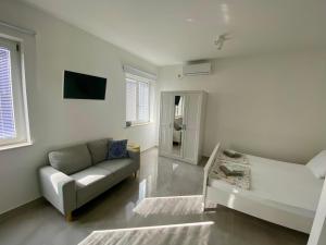 Apartments Dolores 