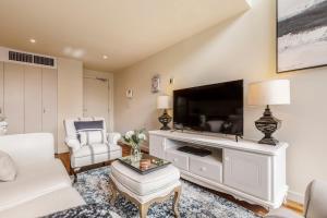 VAQUAY Mon Amour In Melbourne CBD