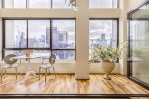 VAQUAY Mon Amour In Melbourne CBD