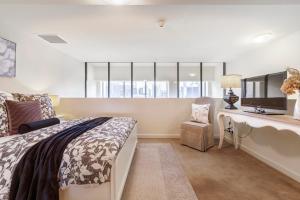 VAQUAY Mon Amour In Melbourne CBD