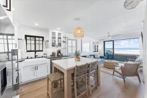 Luxury Ground S Oceanfront Unit with Boardwalk Lounge Firepit - AC - Mission Beach