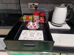 House-Sleeps 8-Parking-Pets Ok-Station Close