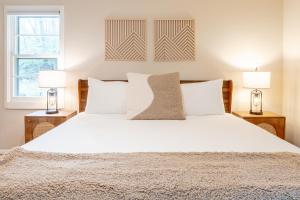 Modern Rustic Escape wHot Tub - High Falls Lodge