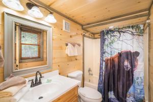 Greenbriar Getaway by Stony Brook Cabins