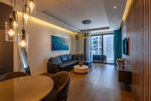 Luxury apartment with Pool&Gym