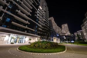 Luxury apartment with Pool&Gym