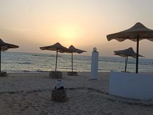 شاليه علي البحر صف أول بحديقة خاصة بمنتجع براس سدر Chalet direct Sea View Ras Sudr