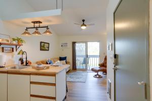 Pet-Friendly Oak Harbor Condo Walk to Lake!