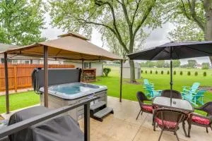 Port Clinton Home Hot Tub, Steps to Portage River - Lacarne