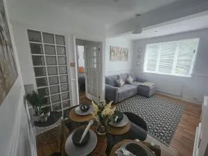 St Albans City Stays - Near Luton Airport - St Albans Abbey & City Train station - Close to London- Harry Potter World - The Odyssey Cinema - Abbey Cathedral- Contractors I Business I Leisure- sleeps upto 6 people - 伦敦科尔尼