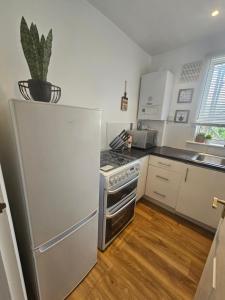 St Albans City Stays - Near Luton Airport - St Albans Abbey & City Train station - Close to London- Harry Potter World - The Odyssey Cinema - Abbey Cathedral- Contractors I Business I Leisure- sleeps upto 6 people