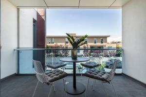 VAQUAY Odyssey In Caulfield North