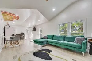 Single-Story Cabin on Hyco Lake Swim and Unwind! - High Point