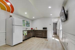 Single-Story Cabin on Hyco Lake Swim and Unwind!