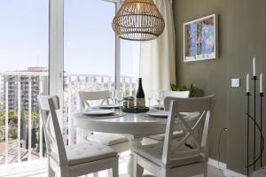 Central Apartment with Stunning Sea Views, Terrace