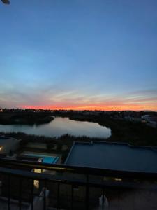 Century On Lake Apartment