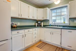 17 Mi to Porkies Getaway Steps to Beach and Main St