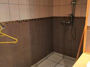 Maisons de vacances Charmant meuble au calme, proche cascades, randos, chevaux, parking et terrasse privee, WiFi gratuit - FR-1-589-365 : photos des chambres