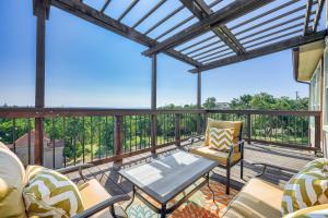 Family-Friendly Fischer Home with Private Hot Tub!