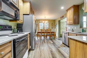 Door County Townhome: Pool Access, 1 Mi to Beach!