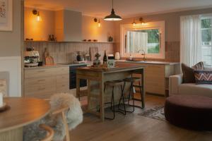 The Woodshed - Hot Stone Sauna & Ice Bath