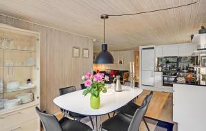 3 Bedroom Awesome Home In Glesborg