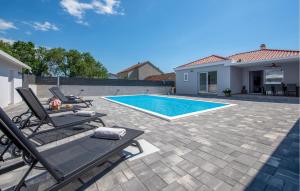 3 Bedroom Lovely Home In Gornje Rastane