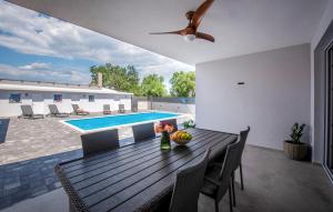 3 Bedroom Lovely Home In Gornje Rastane