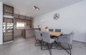 3 Bedroom Lovely Home In Gornje Rastane 